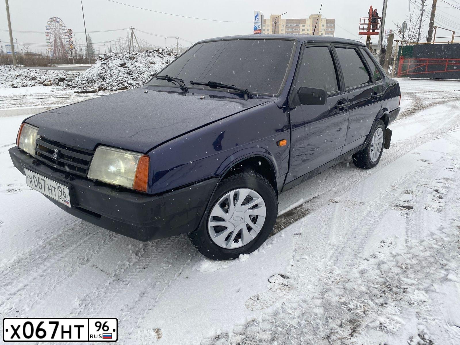 Фото автомобиля LADA 2109 SAMARA, 2002 — госномер Х067НТ96. Цвет: ЯРКО-СИНИЙ