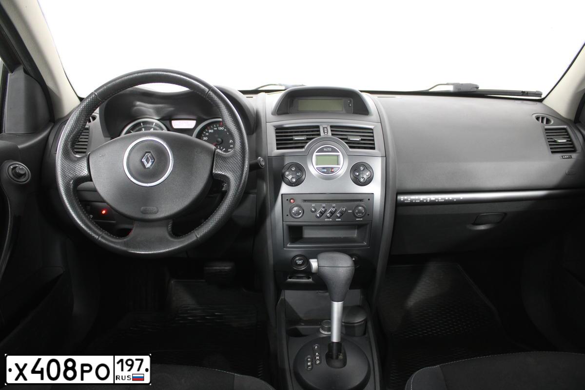 Фото автомобиля RENAULT MEGANE, 2008 — госномер О421ТУ198. Цвет: КРАСНЫЙ