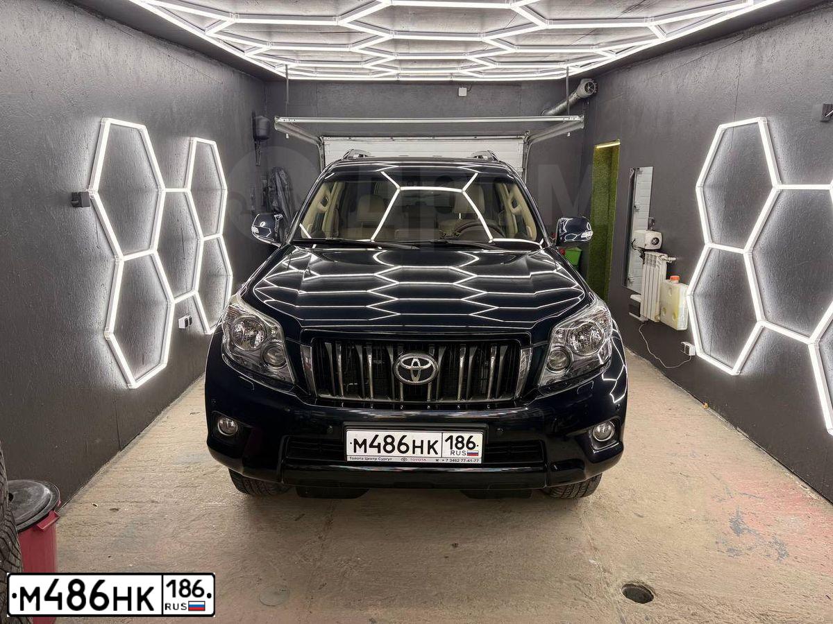 Фото автомобиля TOYOTA LANDCRUISER, 2012 — госномер О002ХК86. Цвет: ТЕМНО-СЕРЫЙ