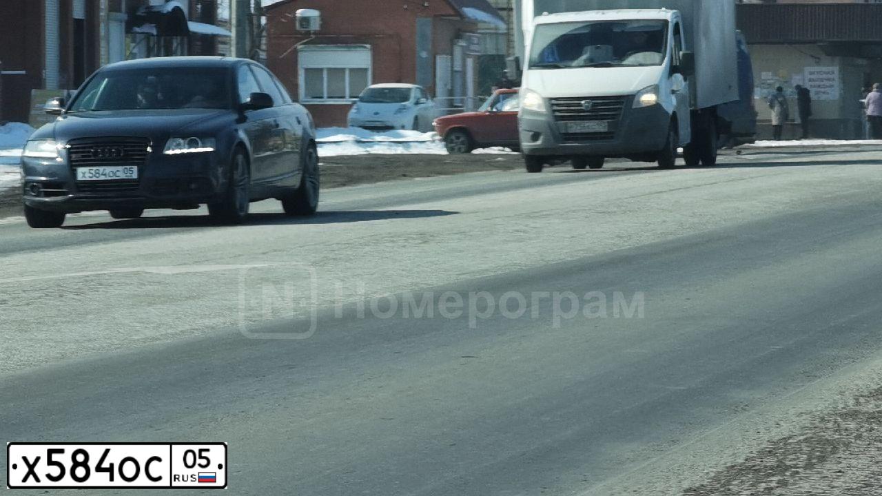Фото автомобиля AUDI A6, 2008 — госномер В001УТ77. Цвет: ТЕМНО-СЕРЫЙ