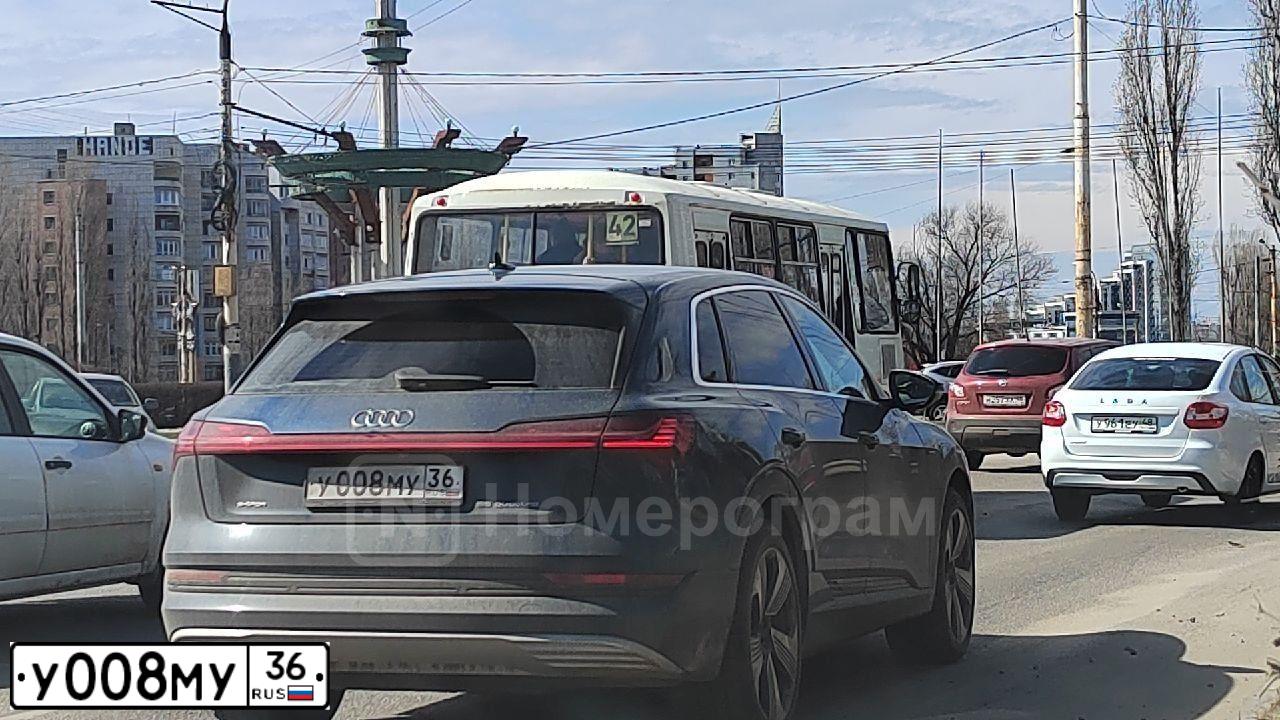 Фото автомобиля MERCEDES GLE-KLASSE, 2019 — госномер У333ОВ55. Цвет: ЧЕРНЫЙ