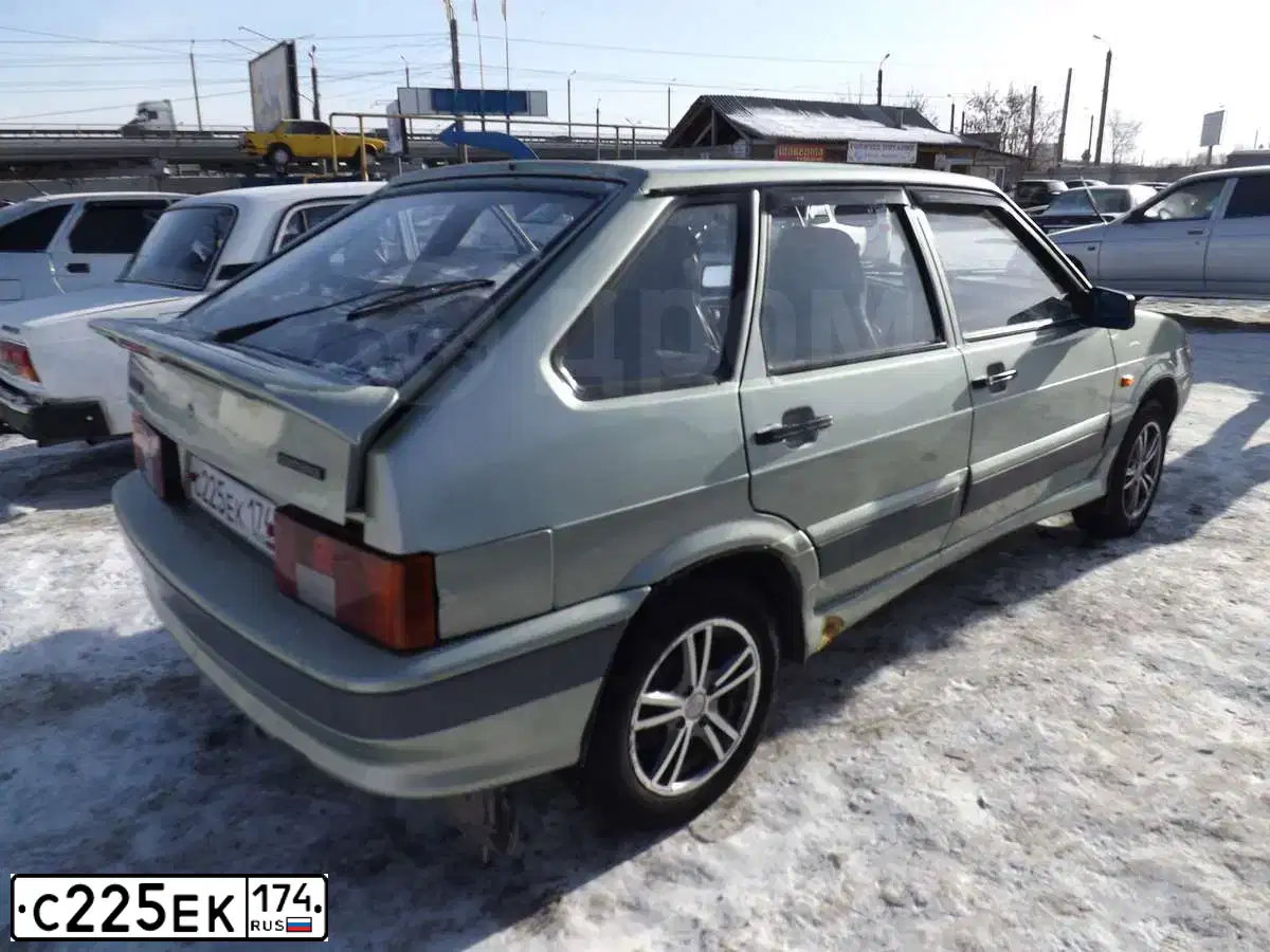 Фото автомобиля LADA 2114 SAMARA, 2006 — госномер С225ЕК174. Цвет: БЕЛО-ЗЕЛЕНЫЙ