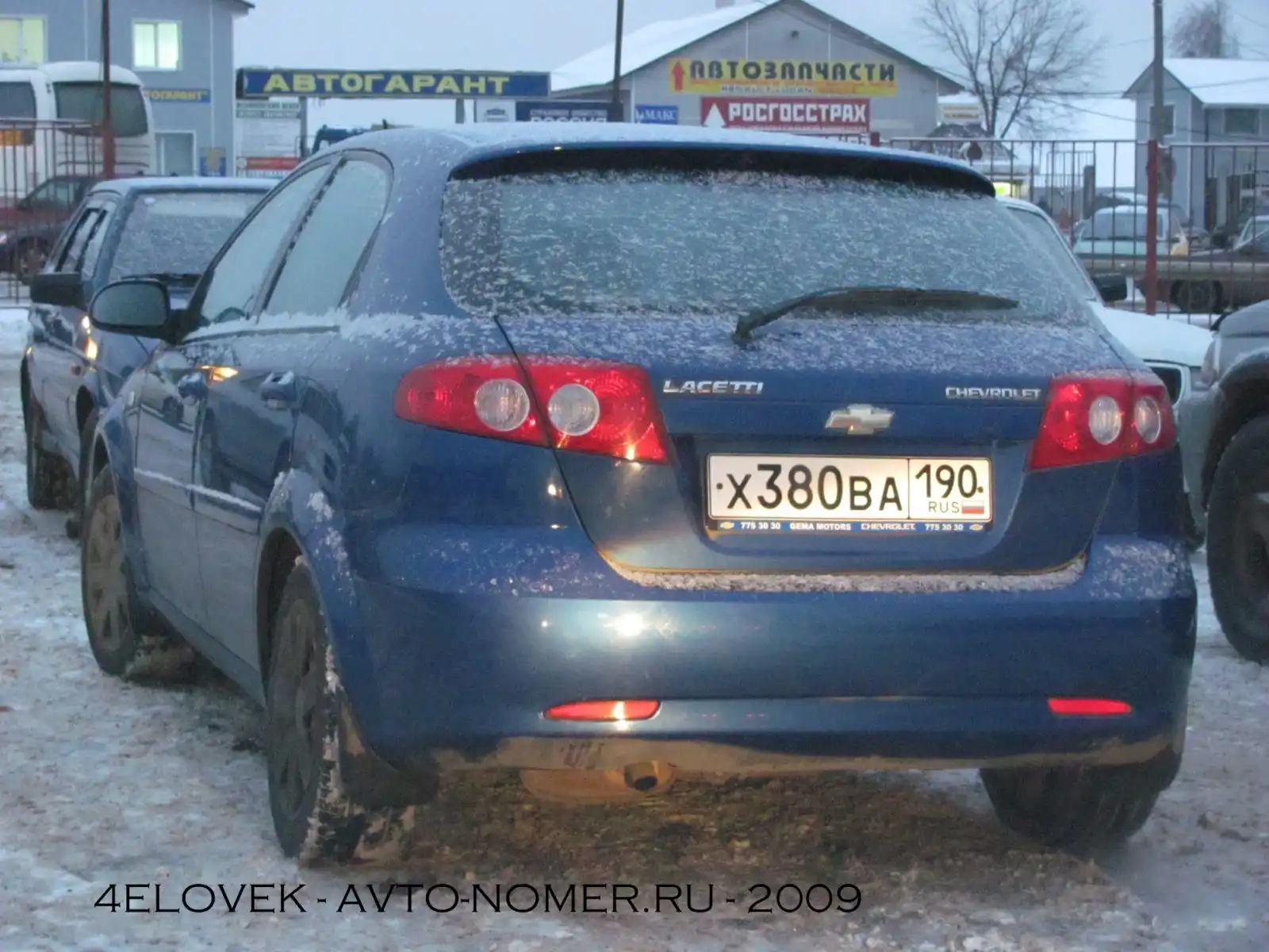 Фото автомобиля CHEVROLET LACETTI, 2008 — госномер Х380ВА190. Цвет: СИНИЙ