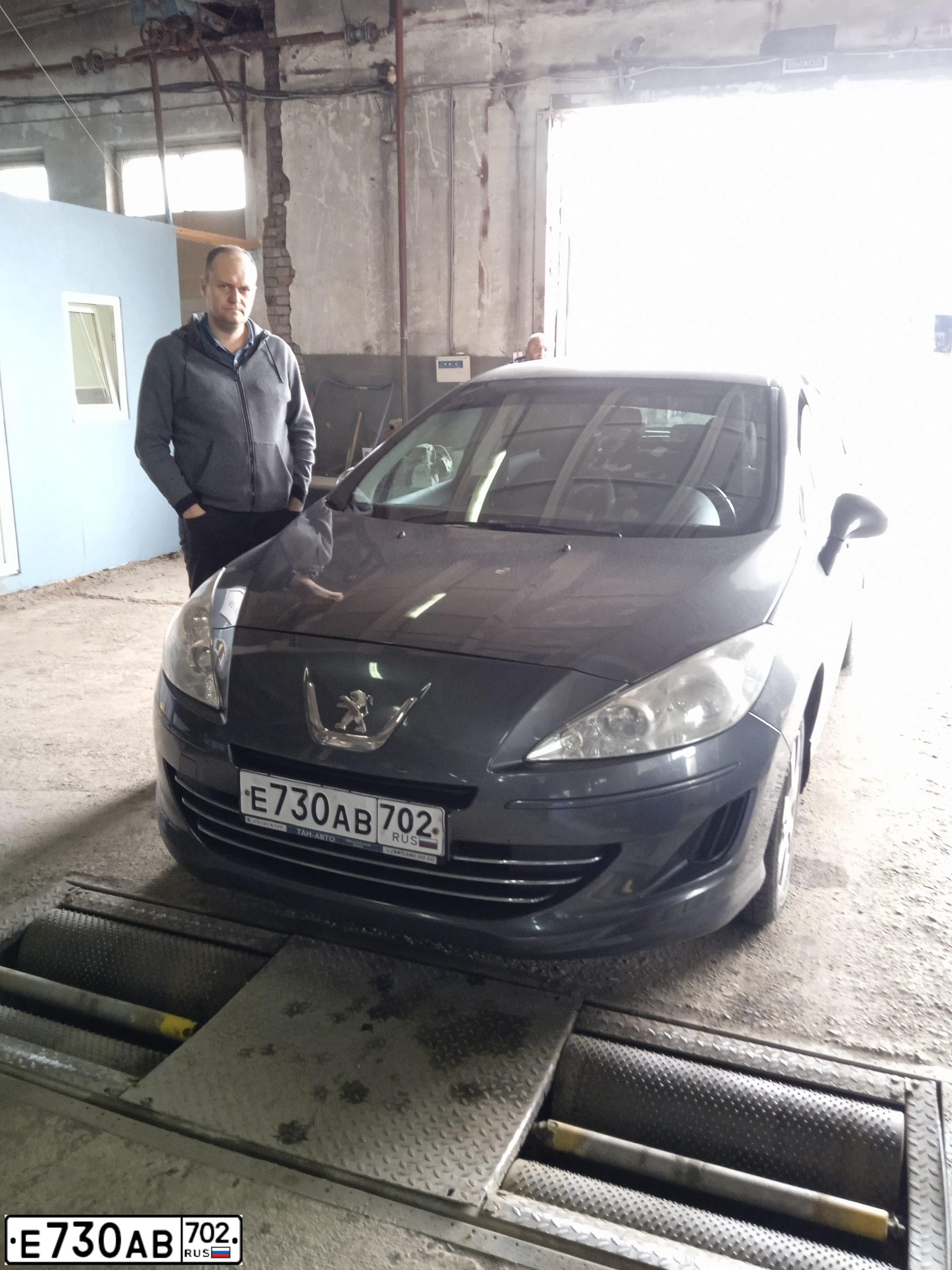 Фото автомобиля PEUGEOT 408, 2014 — госномер Е730АВ702. Цвет: СЕРЫЙ