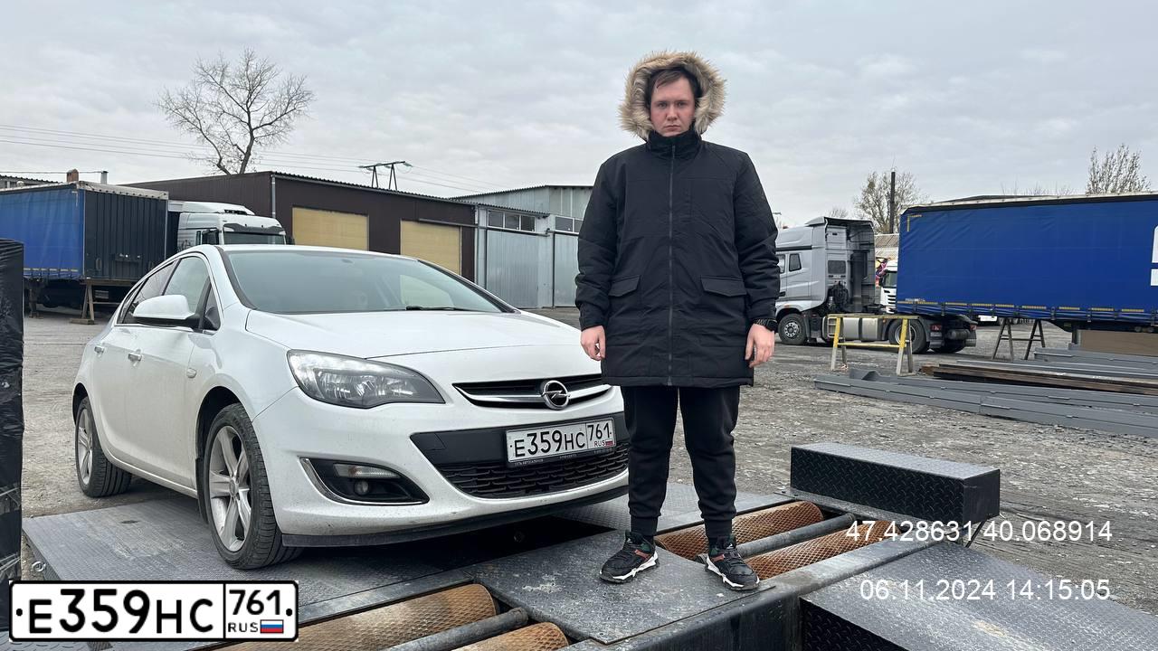 Фото автомобиля OPEL ASTRA, 2013 — госномер А565СР161. Цвет: Белый