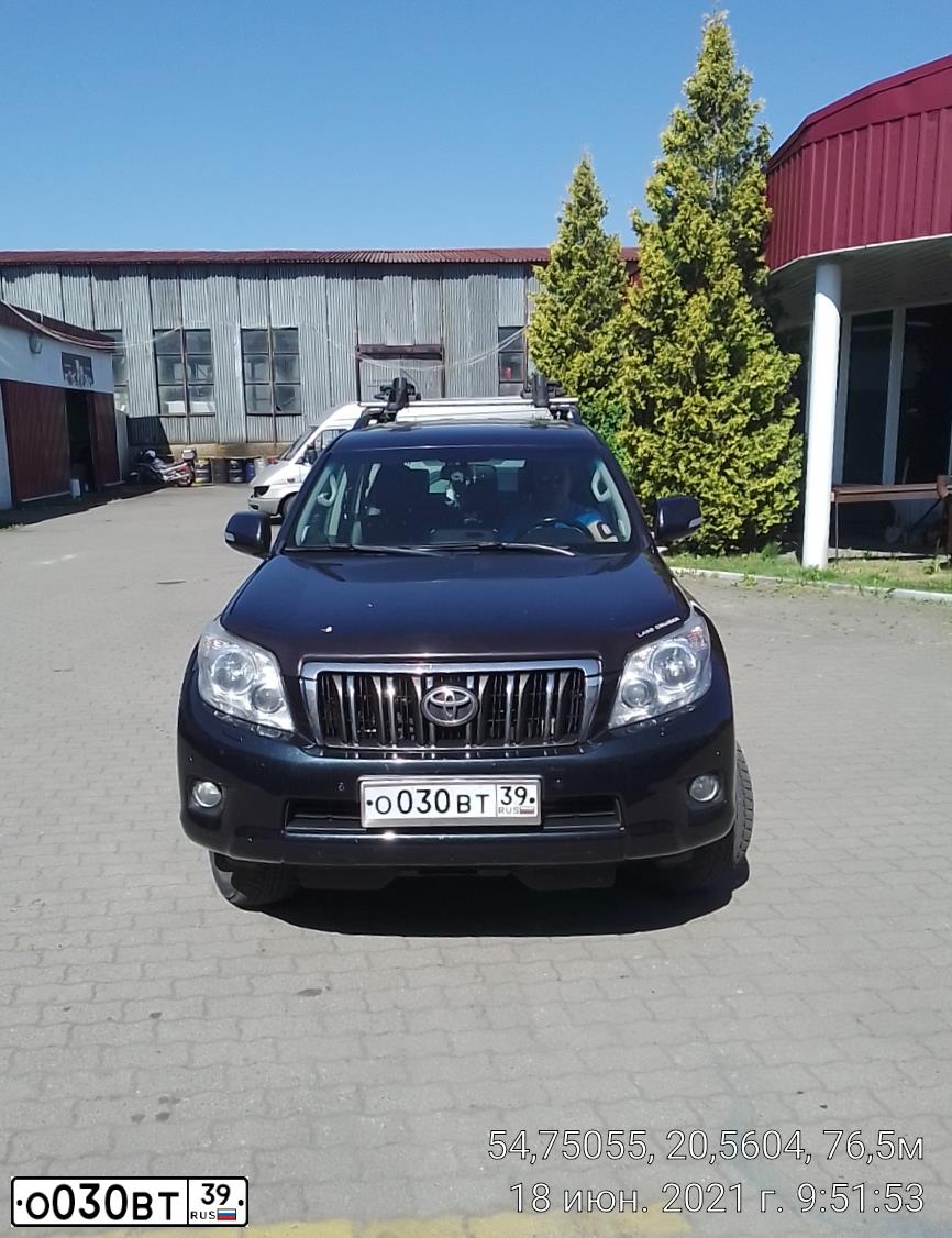 Фото автомобиля TOYOTA LANDCRUISER, 2013 — госномер О030ВТ39. Цвет: ТЕМНО-СЕРЫЙ