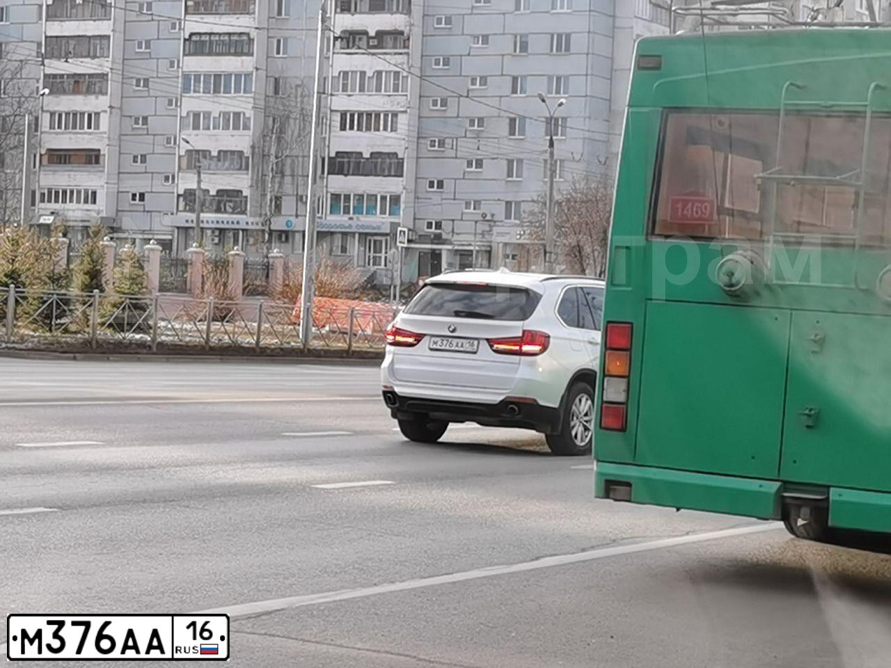 Фото автомобиля BMW X5, 2015 — госномер М376АА16. Цвет: БЕЛЫЙ МЕТАЛЛИК
