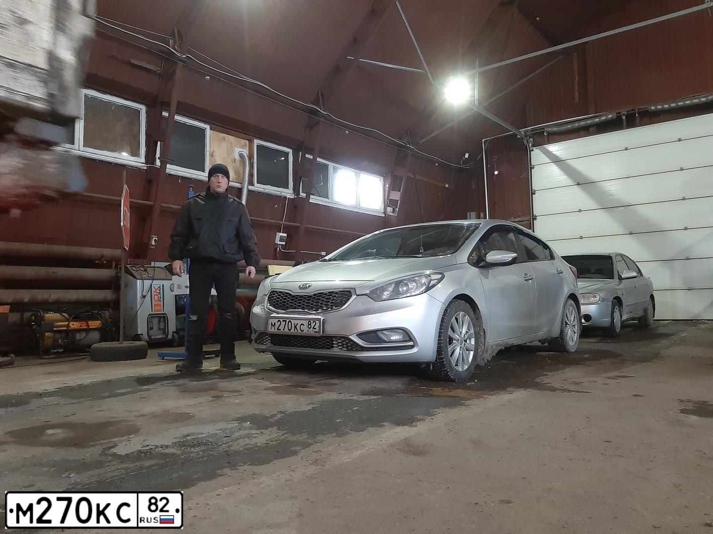Фото автомобиля KIA CERATO, 2013 — госномер О508ОЕ29. Цвет: СЕРЫЙ