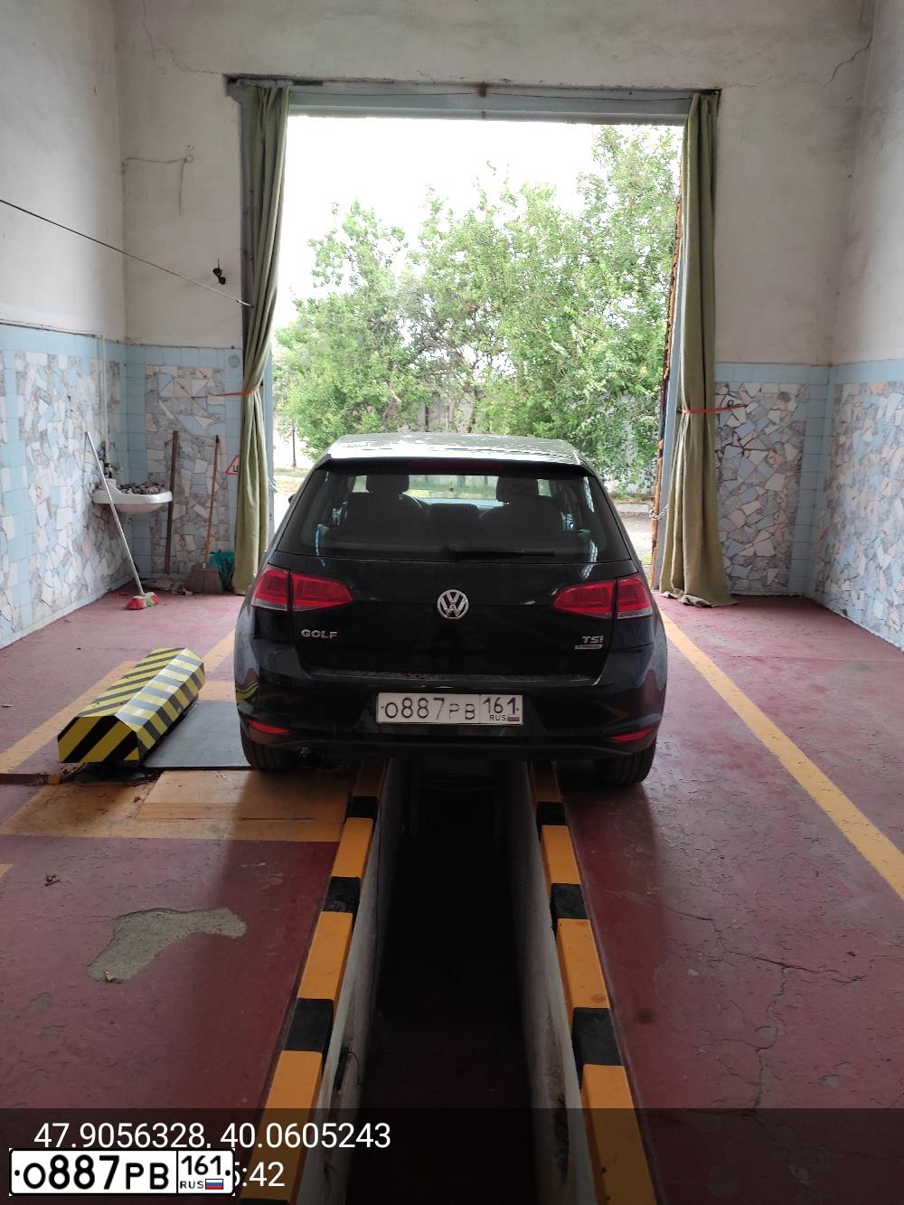 Фото автомобиля VOLKSWAGEN GOLF, 2013 — госномер О887РВ161. Цвет: ЧЕРНЫЙ