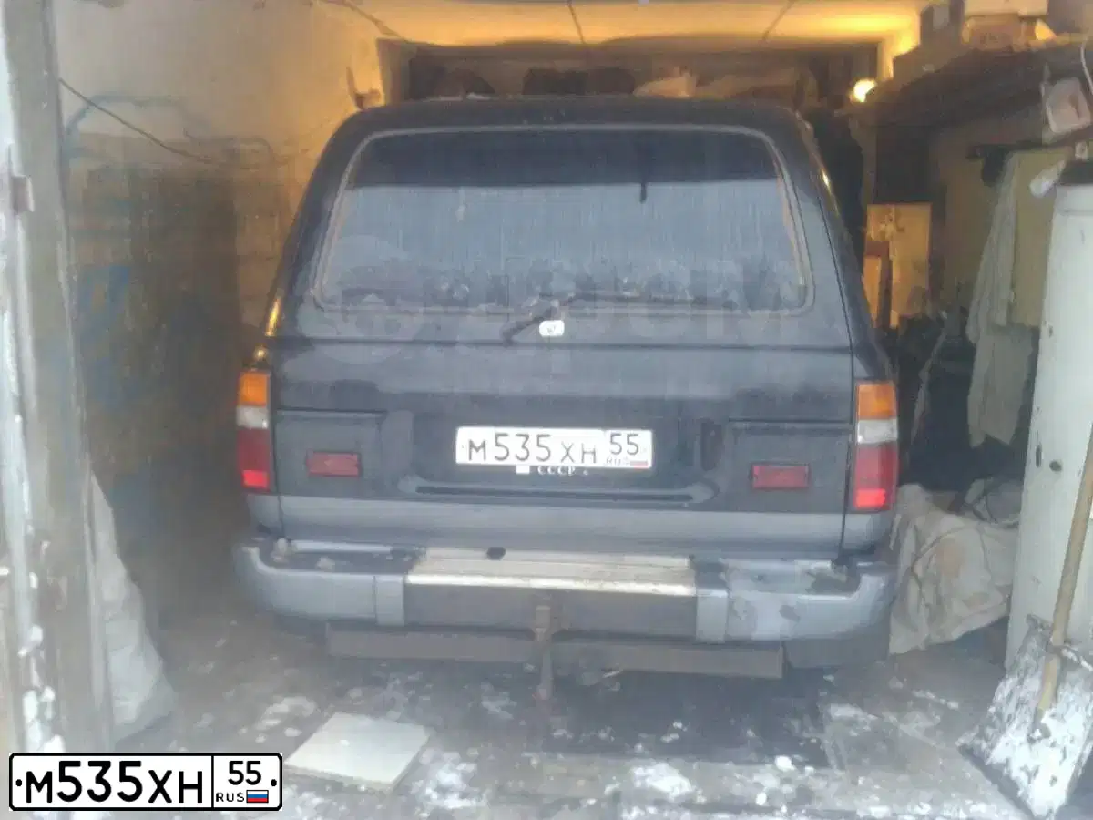 Фото автомобиля TOYOTA LANDCRUISER, 1997 — госномер М535ХН55. Цвет: Темно-зеленый