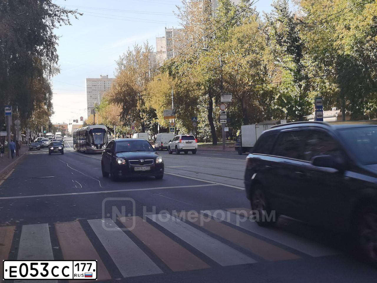Фото автомобиля UAZ 3163 PATRIOT, 2007 — госномер С204НО197. Цвет: СЕРЫЙ СВЕТЛЫЙ