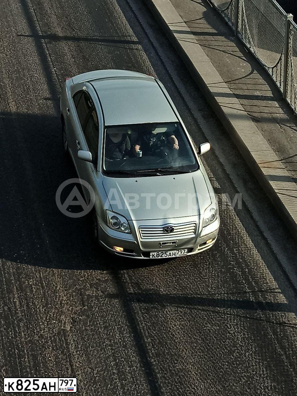 Фото автомобиля TOYOTA AVENSIS, 2004 — госномер К825АН797. Цвет: СЕРЫЙ СВЕТЛЫЙ