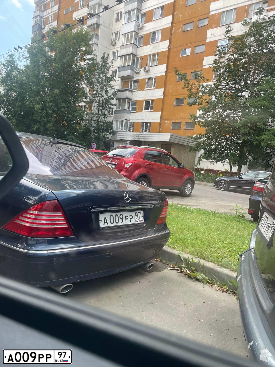 Фото автомобиля MERCEDES S-KLASSE, 1999 — госномер А009РР97. Цвет: Темно-синий