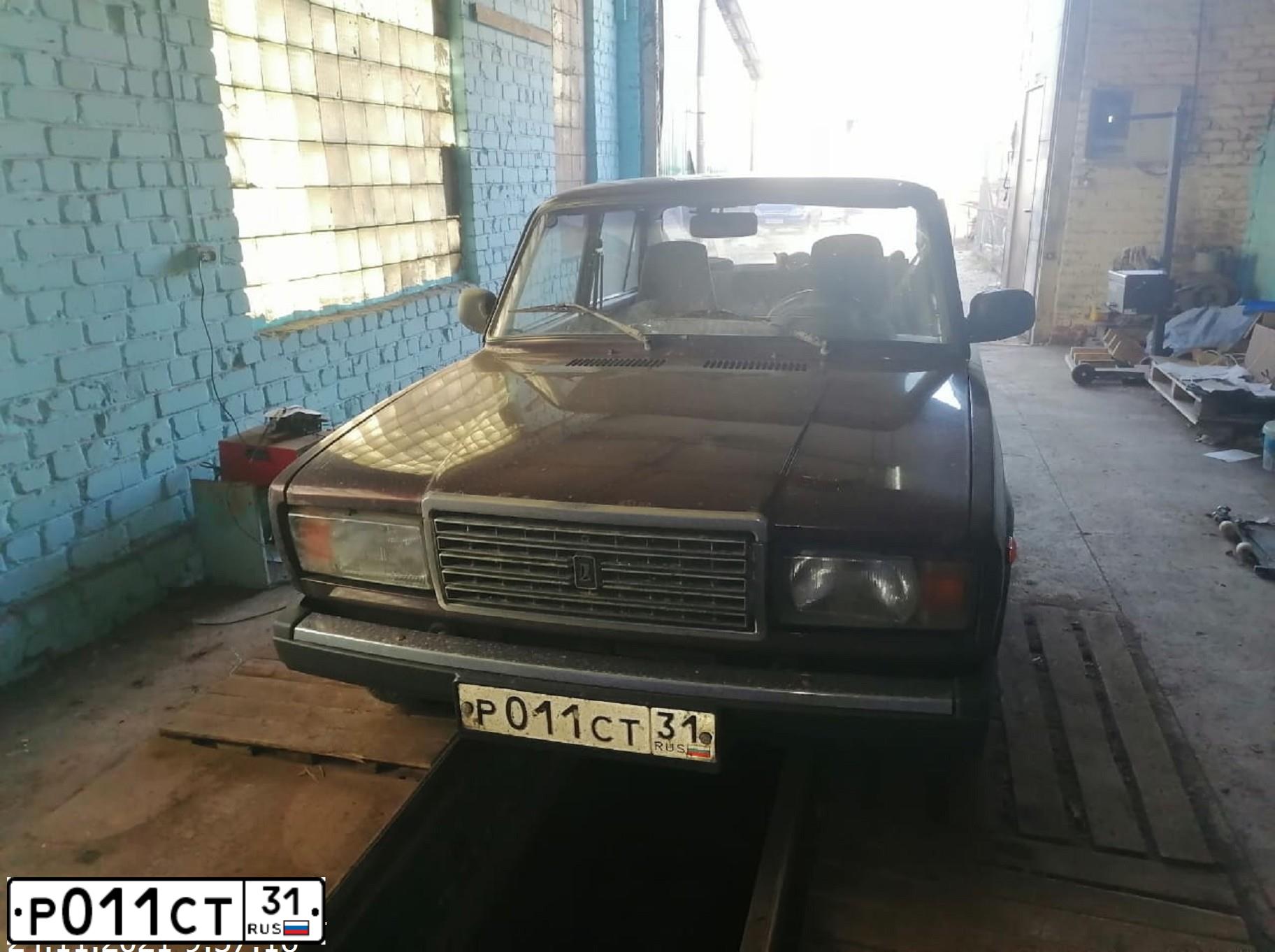 Фото автомобиля LADA 2107, 2010 — госномер Р011СТ31. Цвет: ТЕМНО-ВИШНЕВЫЙ