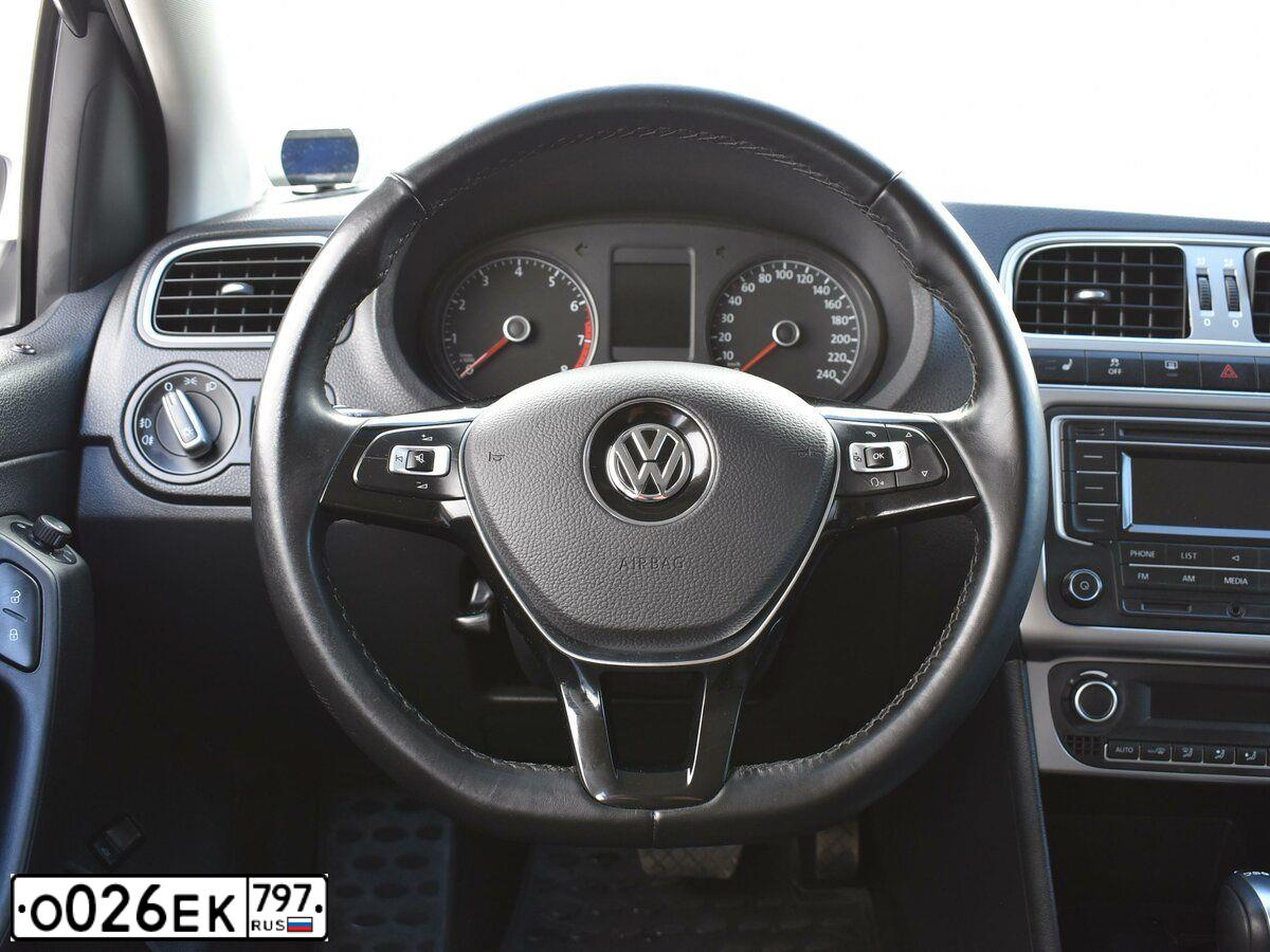 Фото автомобиля VOLKSWAGEN POLO, 2017 — госномер О026ЕК797. Цвет: ТЕМНО-СИНИЙ