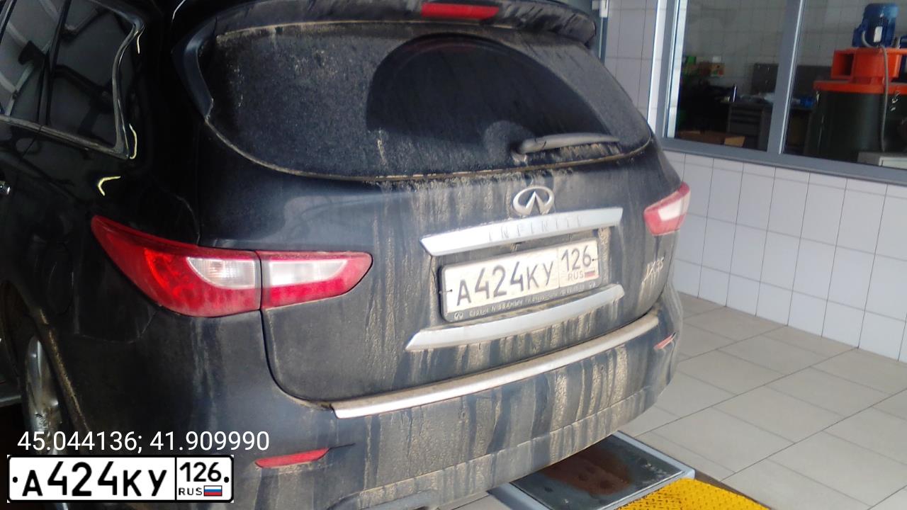 Фото автомобиля INFINITI QX60 /JX/, 2013 — госномер А424КУ126. Цвет: ЧЕРНЫЙ