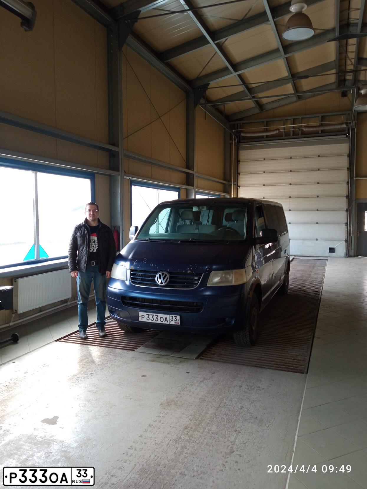 Фото автомобиля VOLKSWAGEN TRANSPORTER, 2004 — госномер Р333ОА33. Цвет: синий