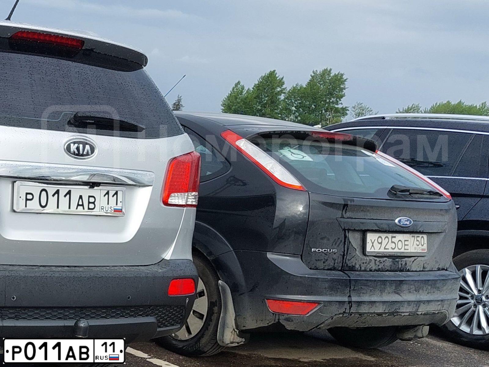 Фото автомобиля FORD FOCUS, 2011 — госномер У935КС76. Цвет: ЧЕРНЫЙ