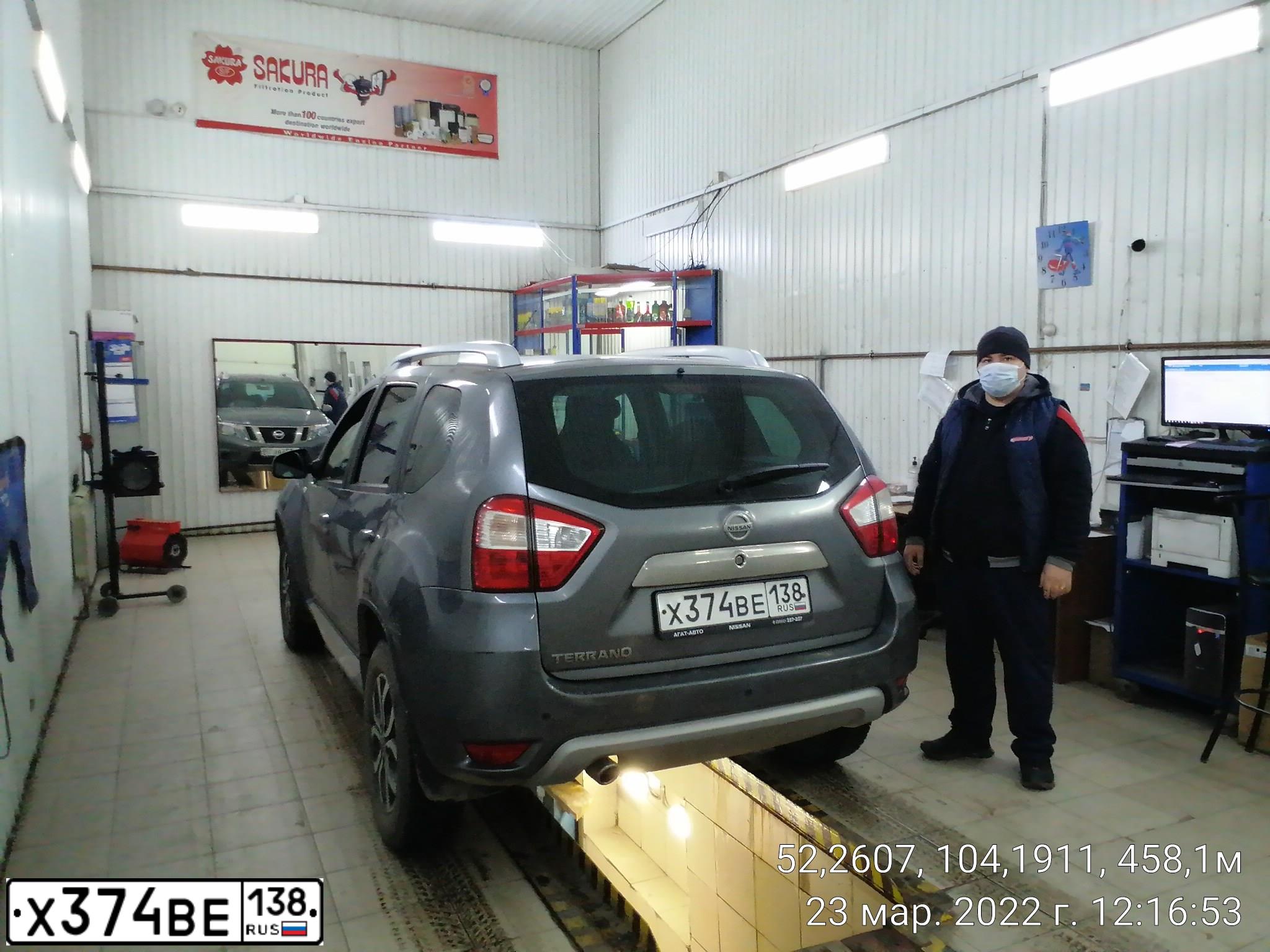 Фото автомобиля NISSAN TERRANO, 2016 — госномер Х374ВЕ138. Цвет: Серый