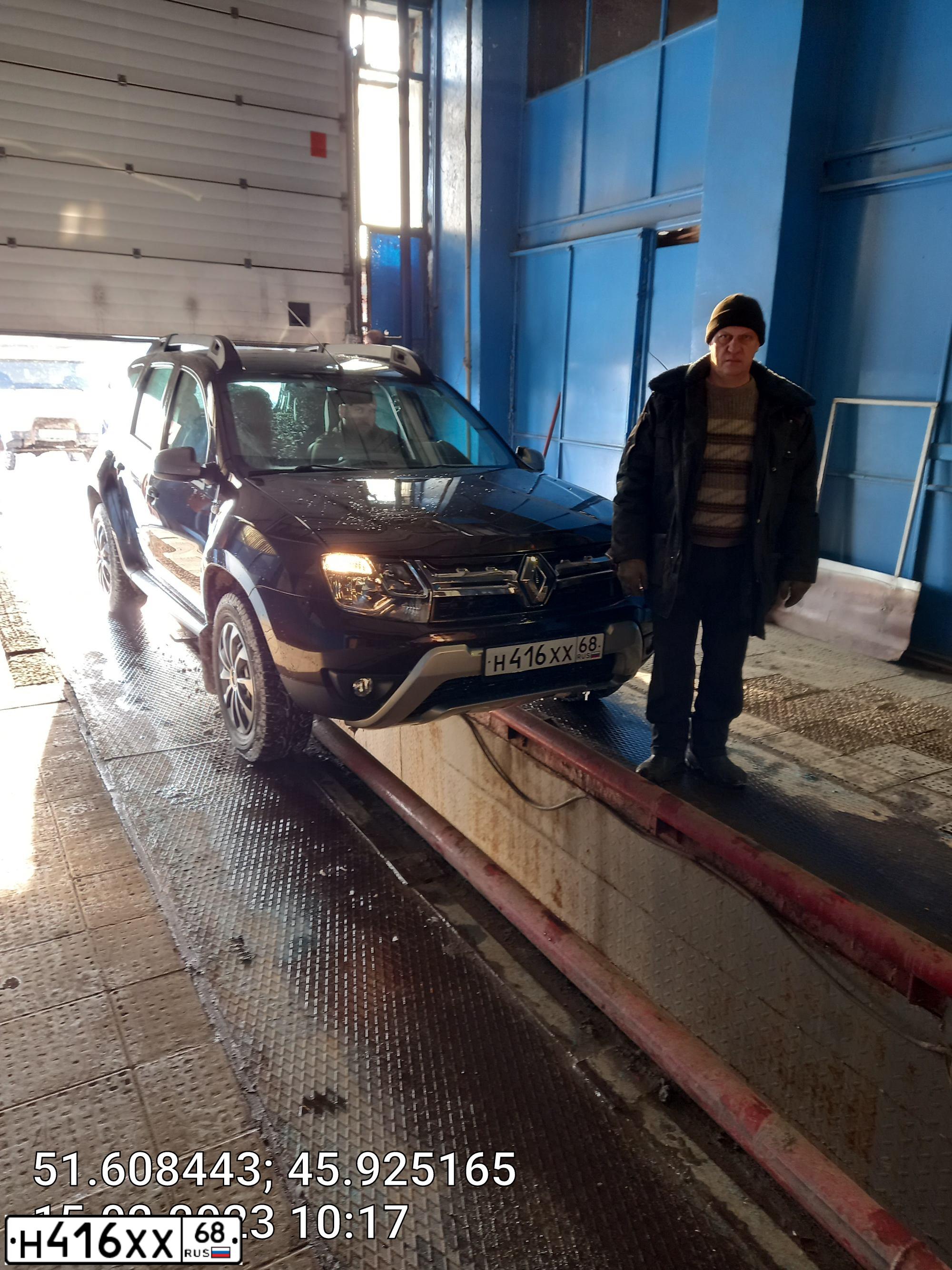 Фото автомобиля RENAULT DUSTER, 2016 — госномер К900СВ164. Цвет: ТЕМНО-КОРИЧНЕВЫЙ