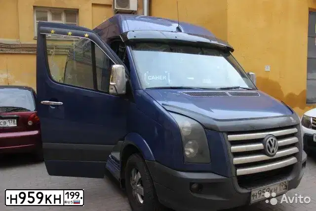 Фото автомобиля VOLKSWAGEN CRAFTER, 2008 — госномер О150УВ47. Цвет: Темно-синий