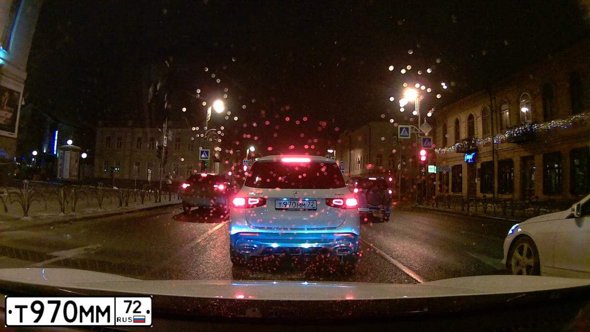 Фото автомобиля MERCEDES GLB-KLASSE, 2020 — госномер Т970ММ72. Цвет: Белый
