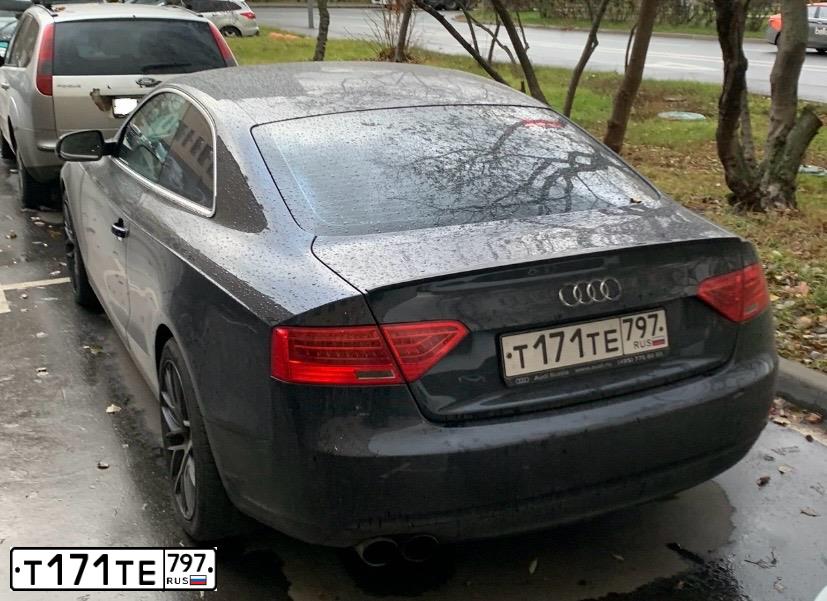 Фото автомобиля AUDI A5, 2011 — госномер Е010ТР197. Цвет: синий черный