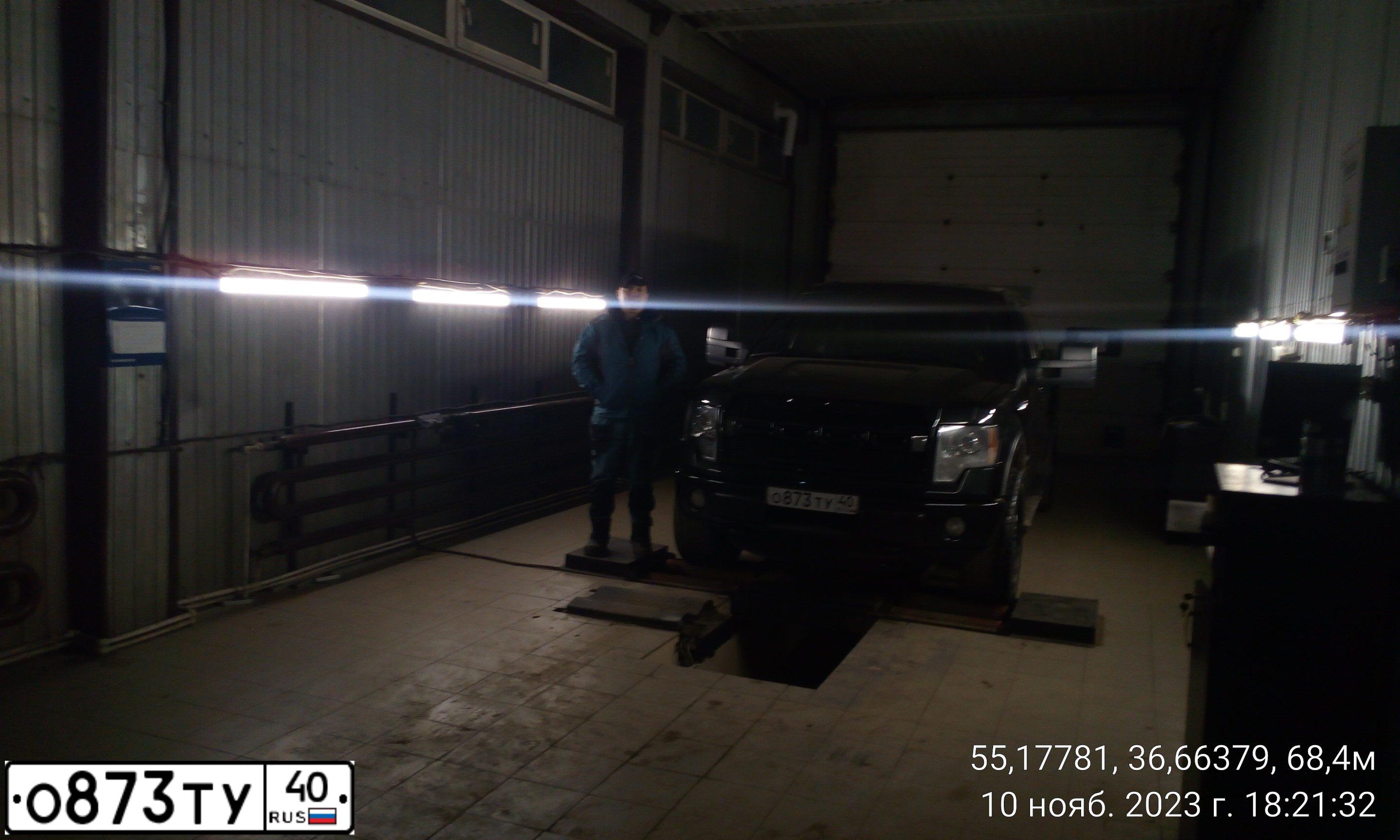 Фото автомобиля FORD F150, 2011 — госномер Р001ВХ40. Цвет: ЧЕРНЫЙ