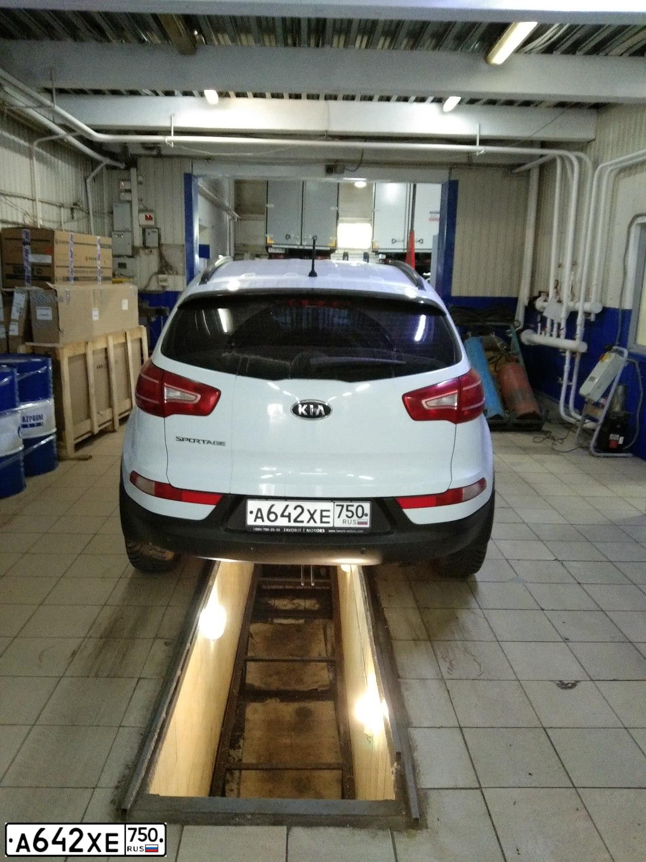 Фото автомобиля KIA SPORTAGE, 2012 — госномер Н644ТЕ33. Цвет: Белый