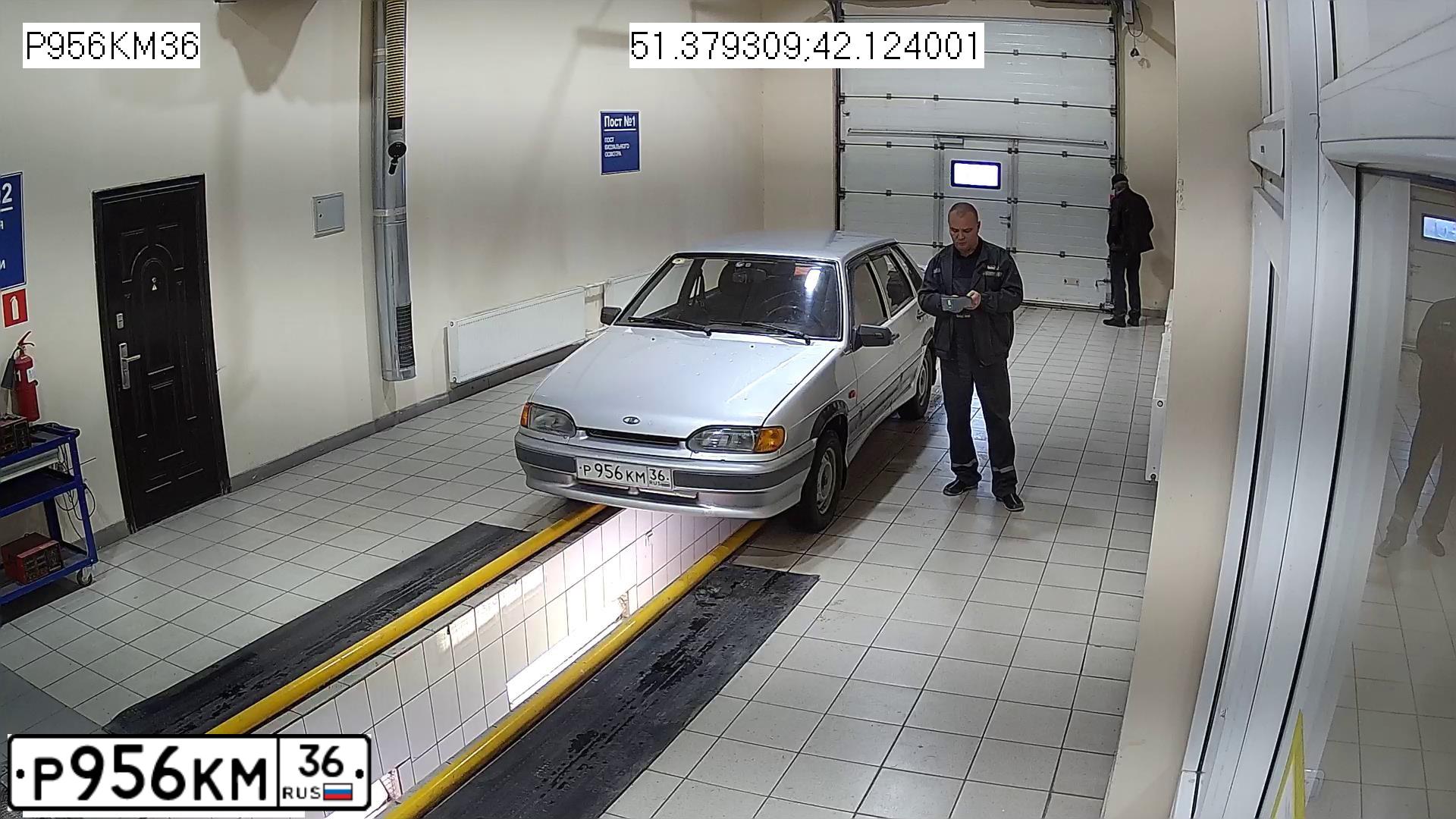 Фото автомобиля LADA 2115 SAMARA, 2004 — госномер Р956КМ36. Цвет: СВЕТЛО-СЕРЕБРИСТЫЙ МЕТАЛЛИК
