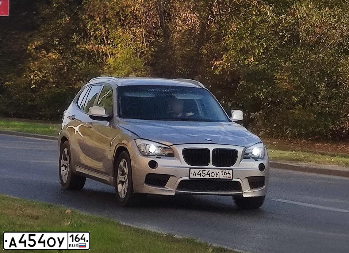 Фото автомобиля BMW X1, 2010 — госномер В424ВВ164. Цвет: СЕРЕБРИСТЫЙ