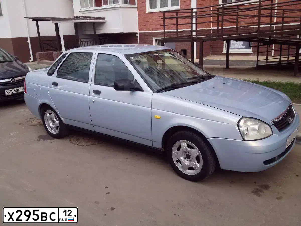 Фото автомобиля RENAULT LOGAN, 2009 — госномер Е860ВР164. Цвет: СЕРЫЙ
