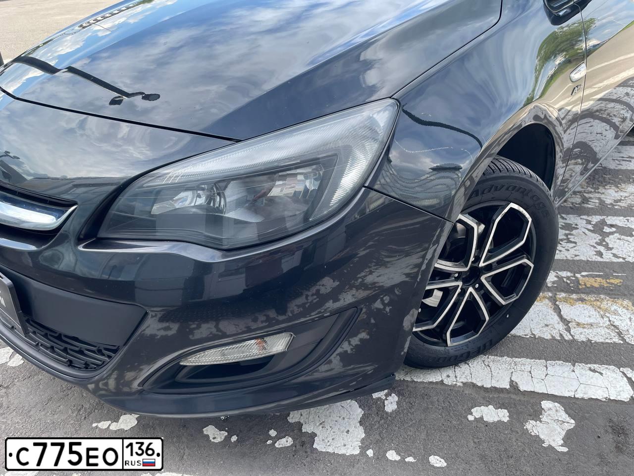 Фото автомобиля OPEL ASTRA, 2013 — госномер С775ЕО136. Цвет: ЧЕРНЫЙ