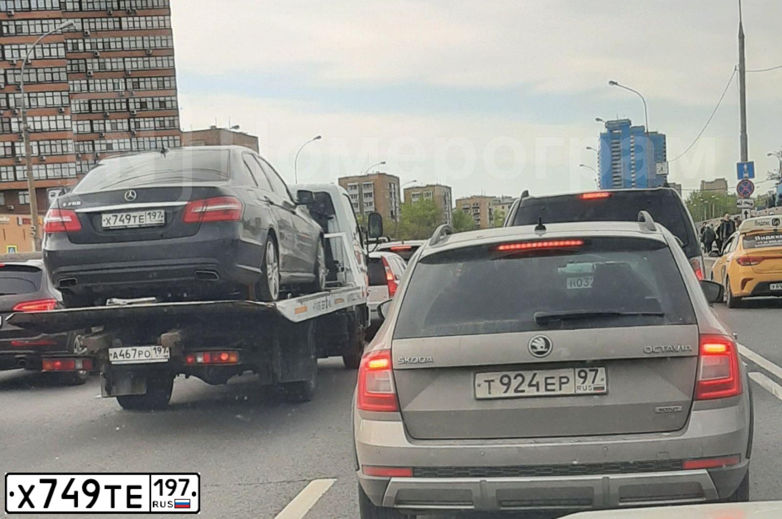 Фото автомобиля MERCEDES E-KLASSE, 2012 — госномер Х749ТЕ197. Цвет: ЧЕРНЫЙ