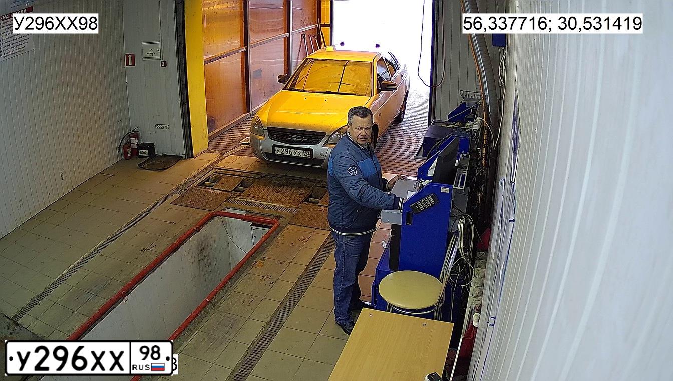 Фото автомобиля LADA PRIORA, 2007 — госномер В651СМ60. Цвет: Серебристый