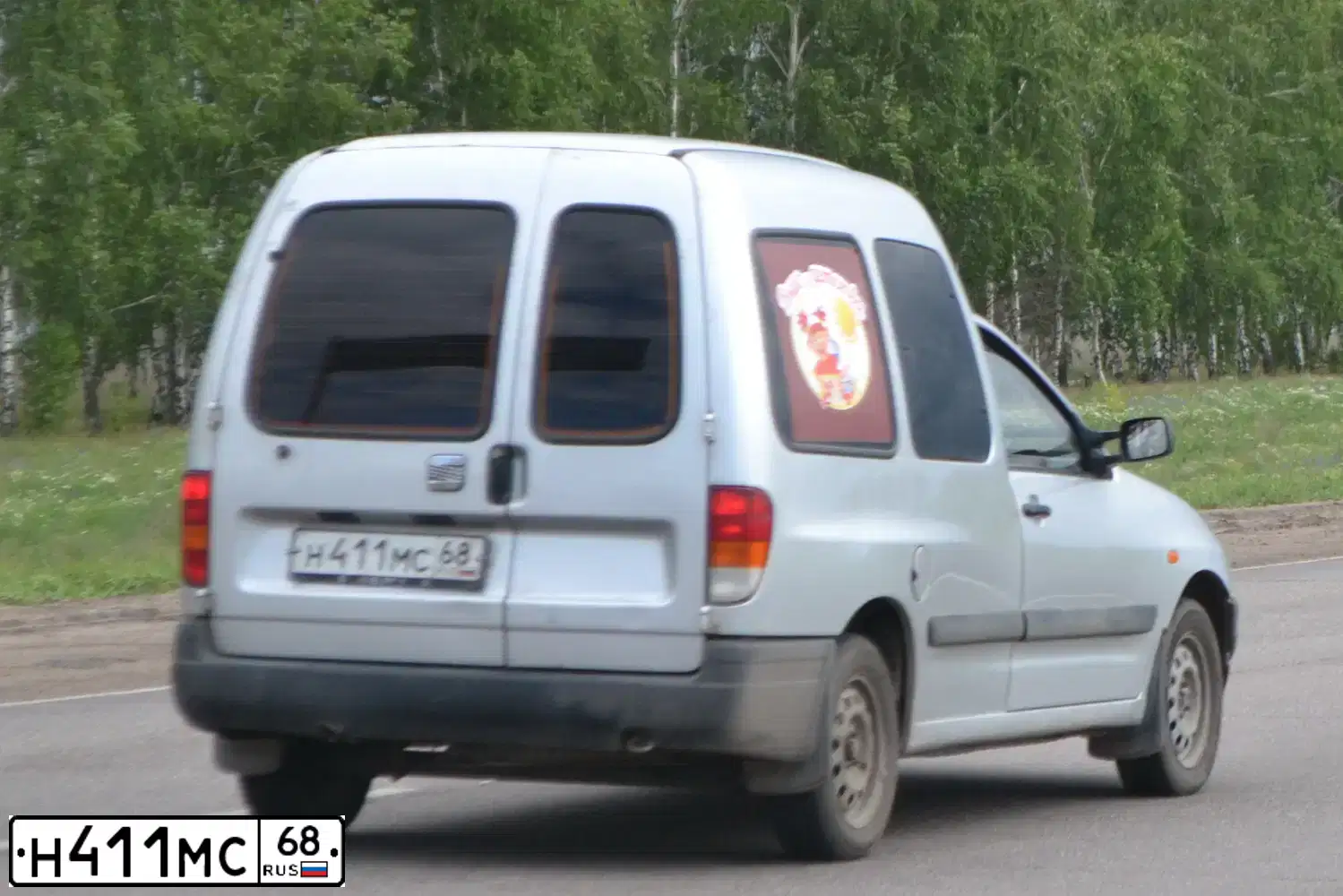 Фото автомобиля SEAT INCA, 1999 — госномер А666ХХ71. Цвет: Серебристый