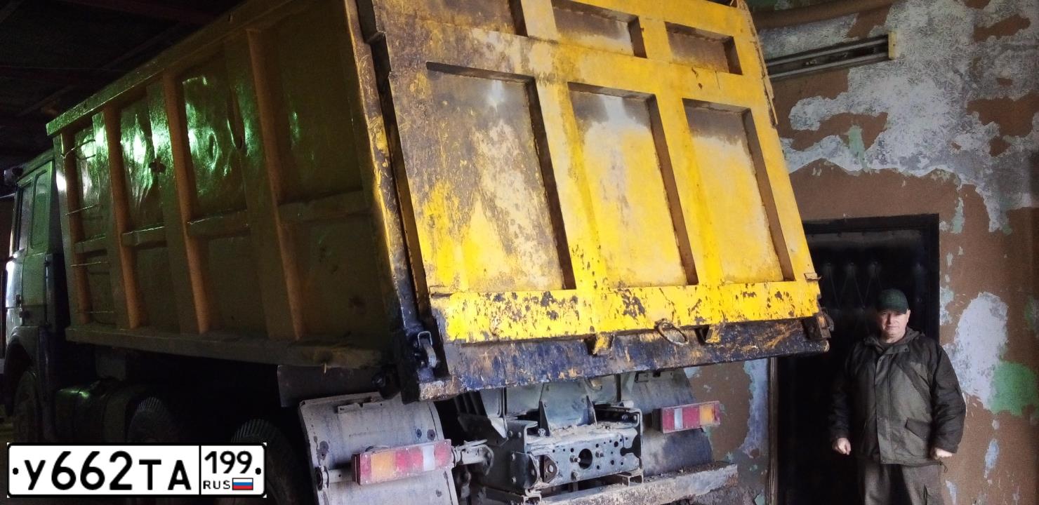 Фото автомобиля MAZ 5516 /6X4/, 2007 — госномер А405ОА67. Цвет: Белый