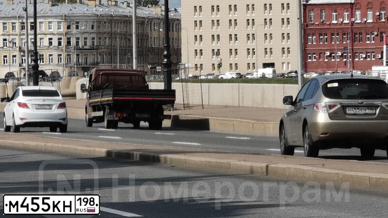 Фото автомобиля SUBARU IMPREZA, 2008 — госномер М455КН198. Цвет: ЗОЛОТИСТЫЙ