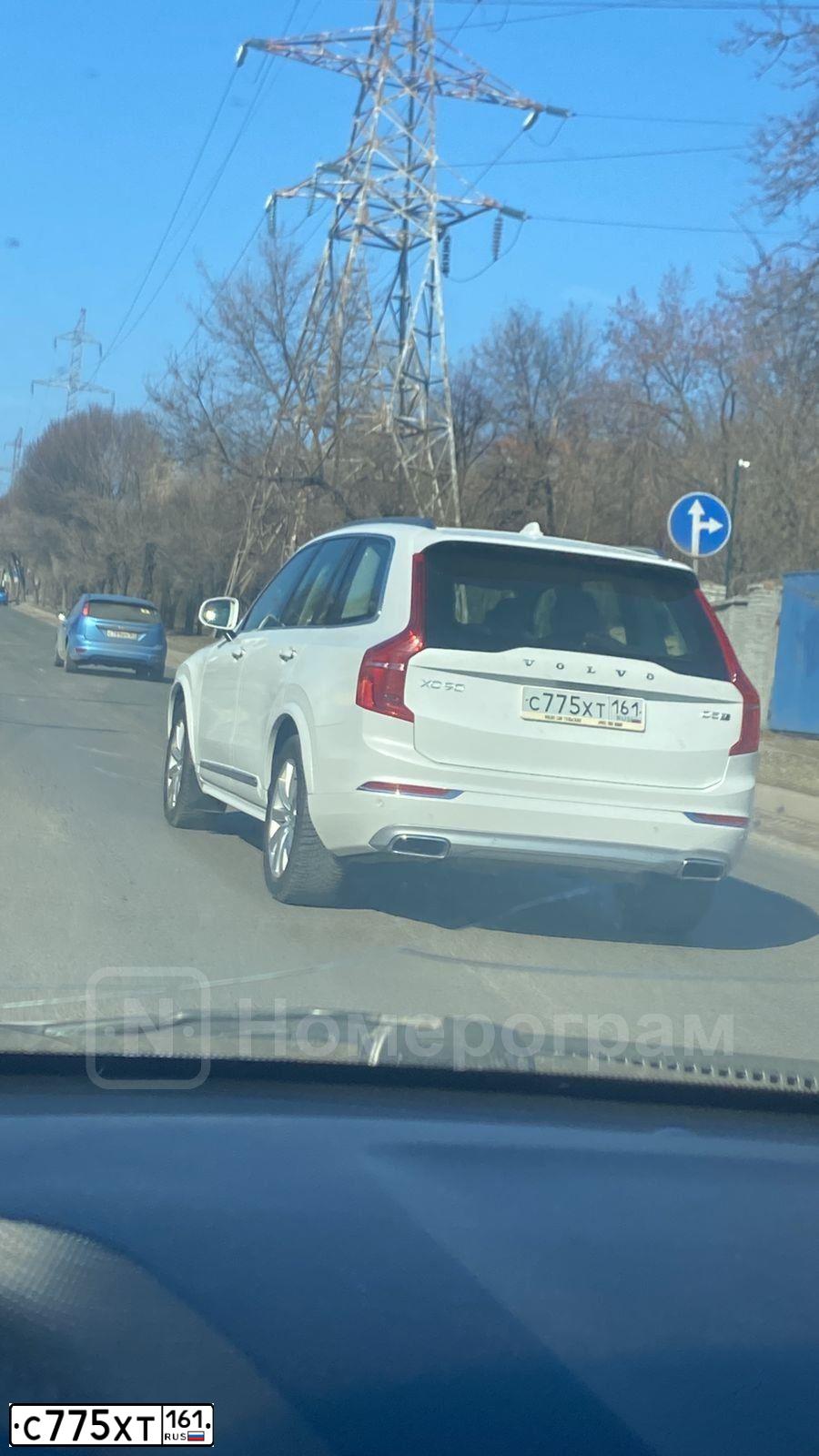 Фото автомобиля VOLVO XC90, 2017 — госномер С775ХТ161. Цвет: ЖЕМЧУЖНО-БЕЛЫЙ