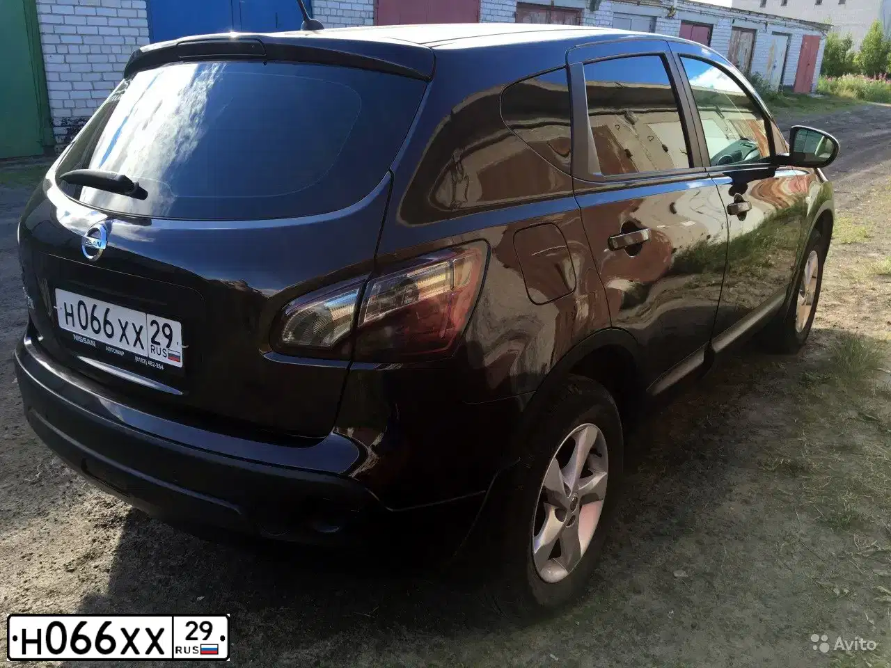 Фото автомобиля NISSAN QASHQAI, 2010 — госномер О115ЕН29. Цвет: ФИОЛЕТОВЫЙ