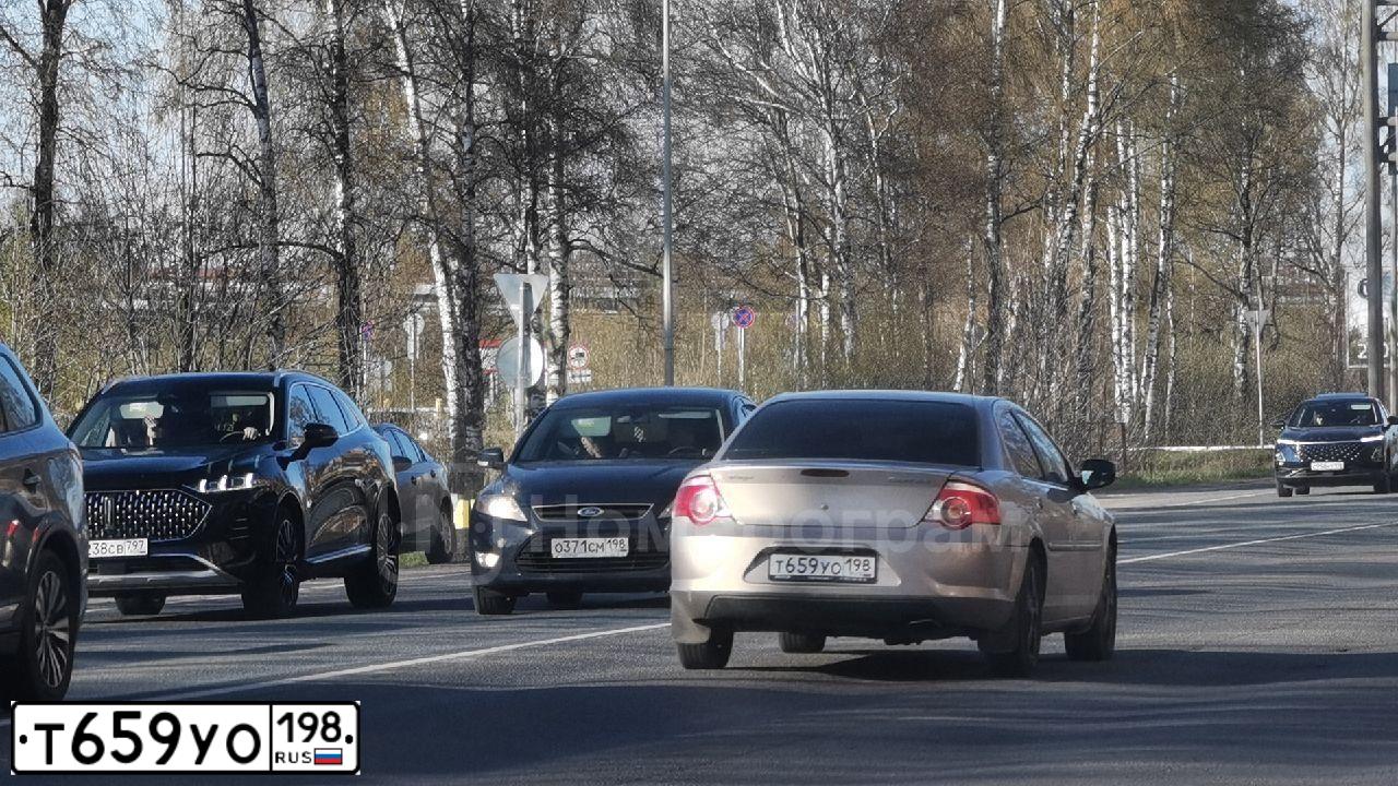 Фото автомобиля ВОЛГА (Х96) САЙБЕР ВОЛГА (Х96) САЙБЕР, 2009 — госномер Т659УО198. Цвет: Золотисто-Бежевый