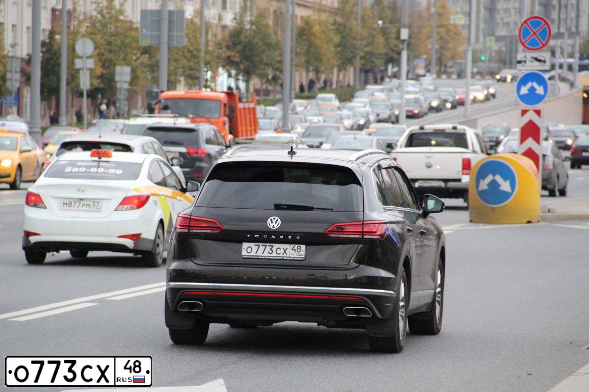Фото автомобиля VOLKSWAGEN TOUAREG, 2018 — госномер Х038УУ799. Цвет: Коричневый