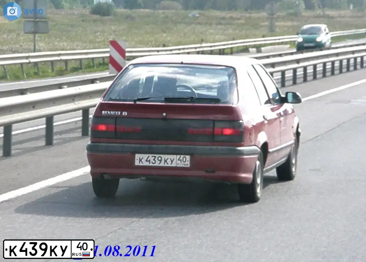 Фото автомобиля RENAULT R 19, 1993 — госномер М267ХУ40. Цвет: Красный