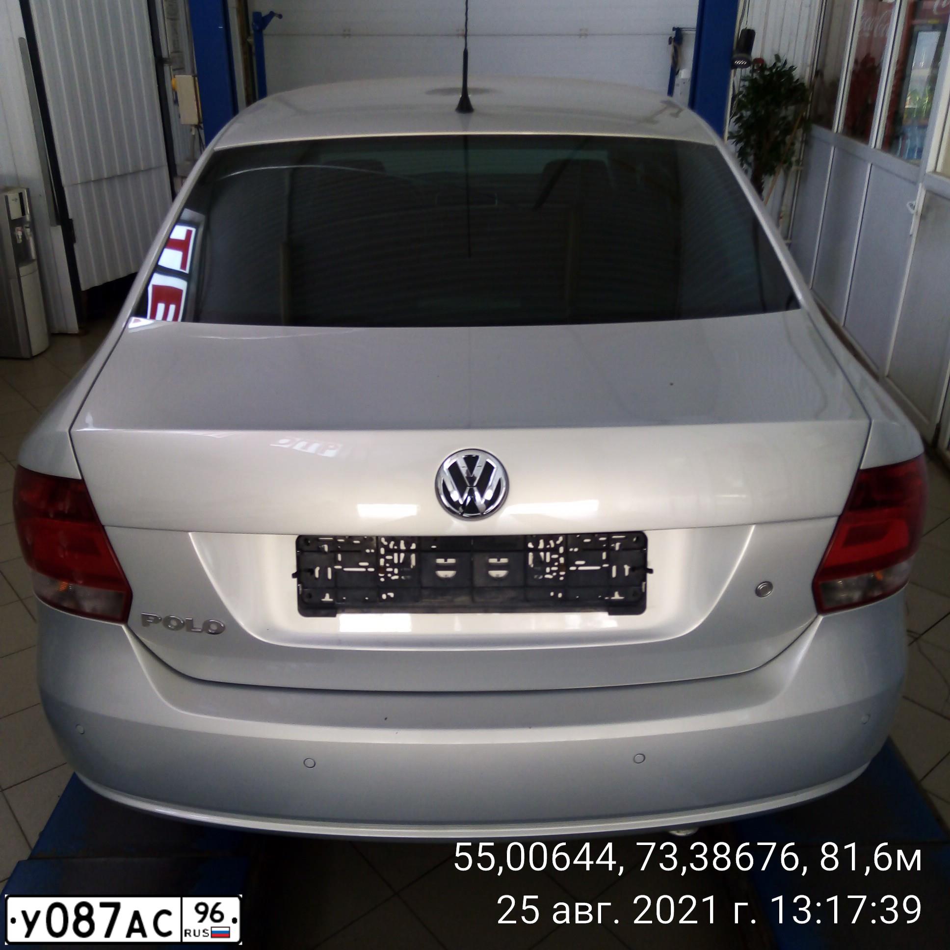 Фото автомобиля VOLKSWAGEN POLO, 2012 — госномер Х150ВР55. Цвет: Серебристо-Желтый