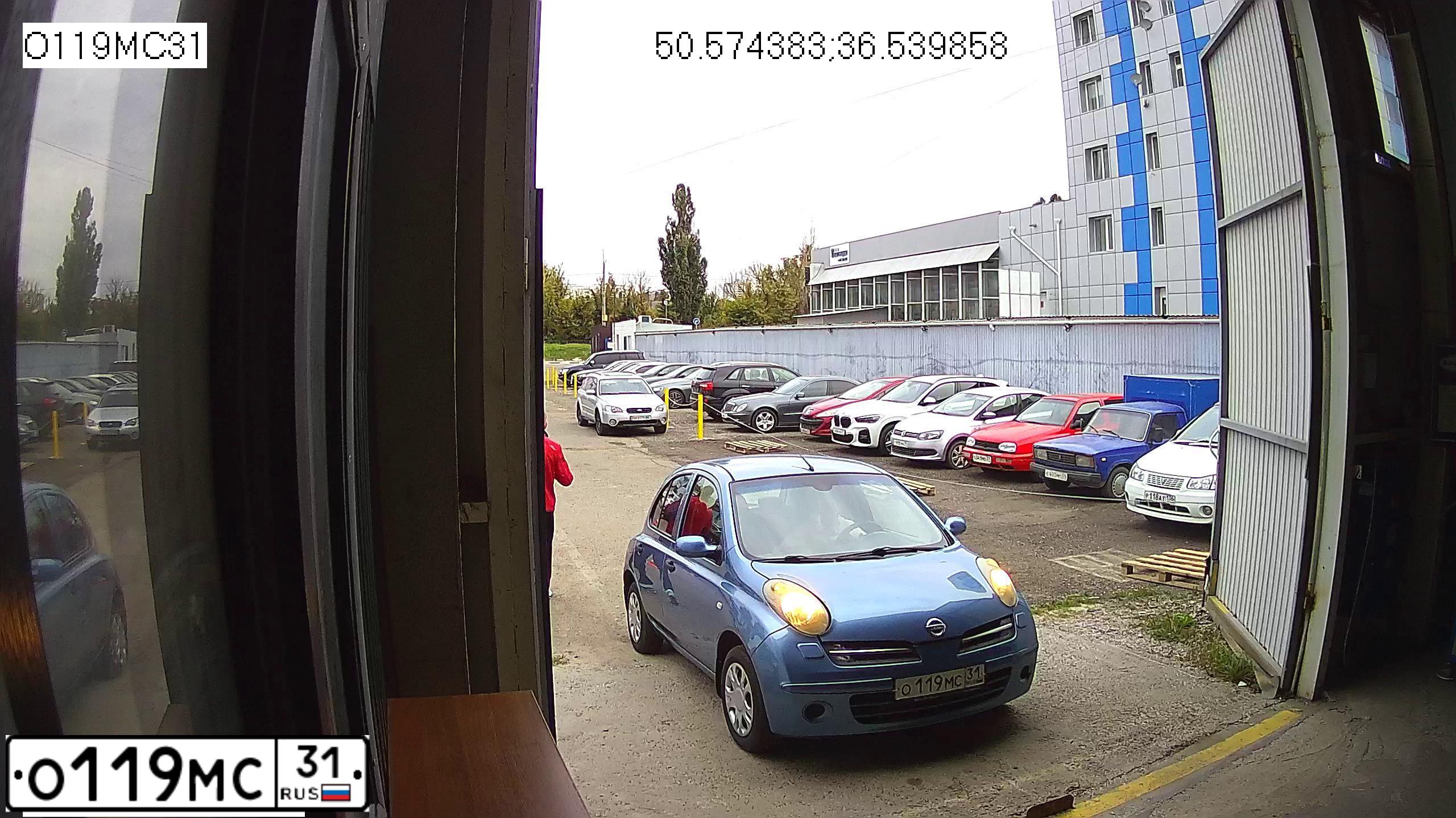 Фото автомобиля NISSAN MICRA, 2007 — госномер М575ОУ35. Цвет: голубой