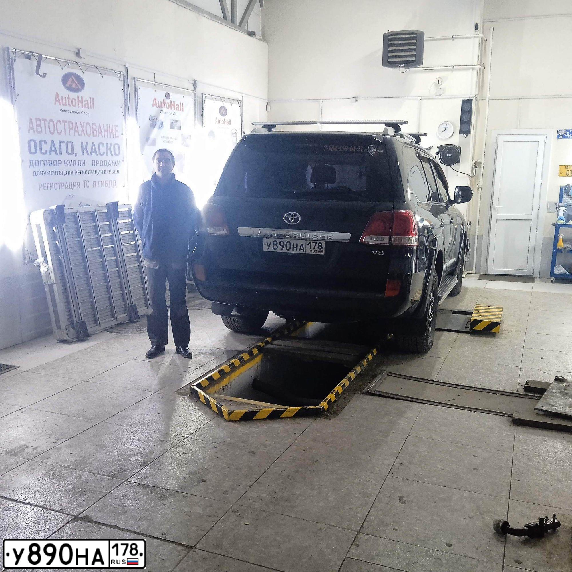 Фото автомобиля TOYOTA LANDCRUISER 200, 2010 — госномер Н070АМ98. Цвет: ЧЕРНЫЙ