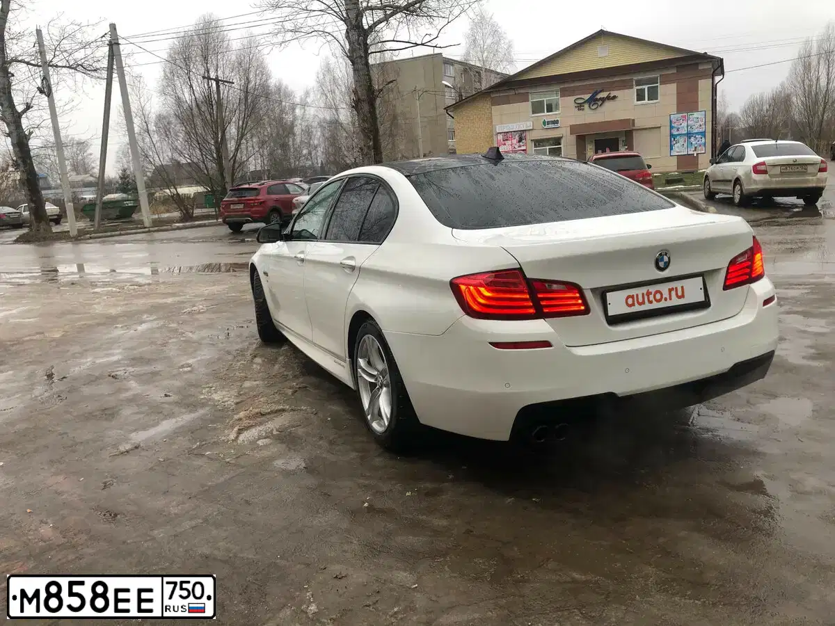 Фото автомобиля BMW SERIE 5, 2013 — госномер Р049ЕН77. Цвет: ЧЕРНЫЙ