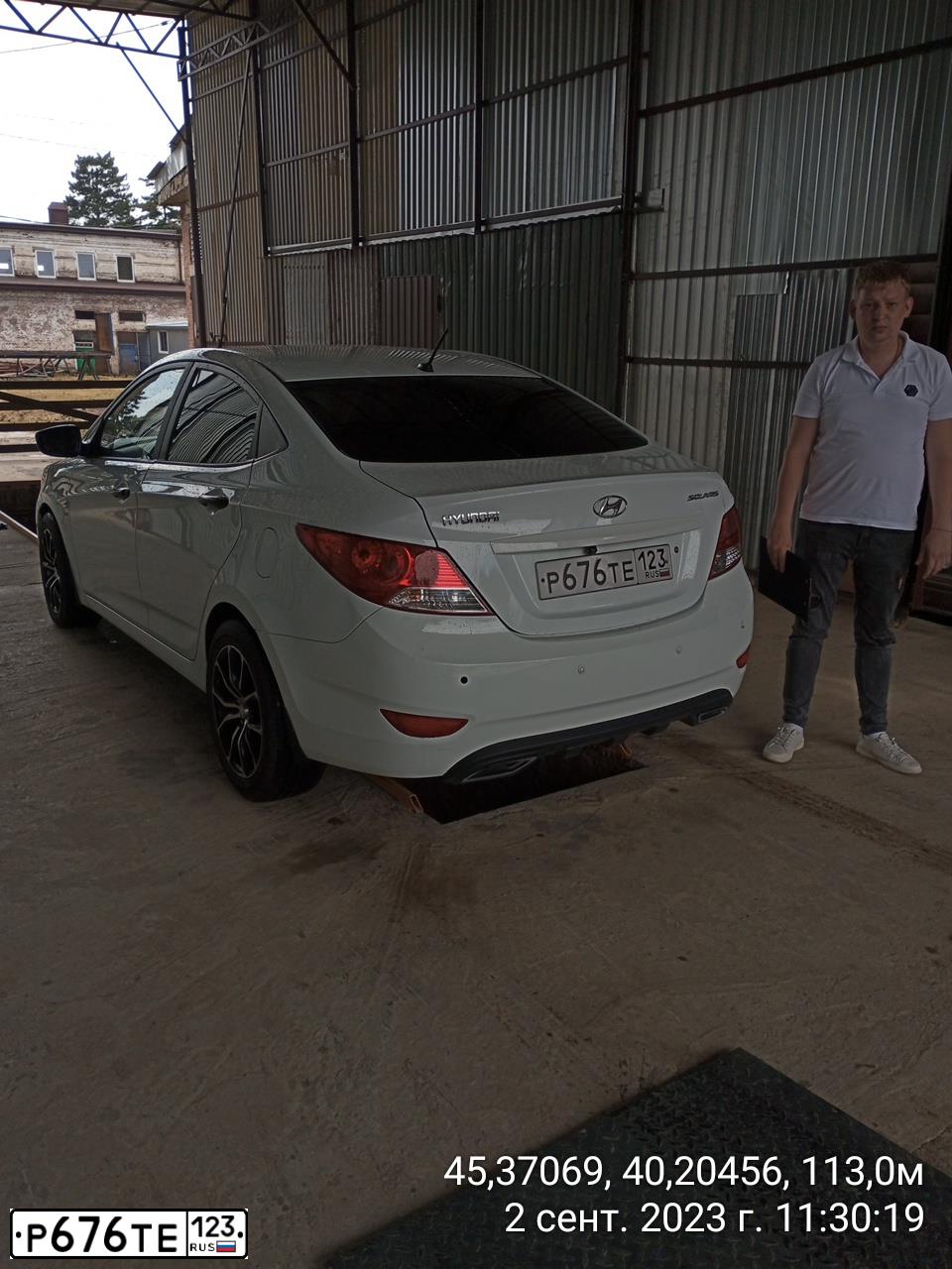 Фото автомобиля HYUNDAI SOLARIS, 2012 — госномер Р676ТЕ123. Цвет: Белый