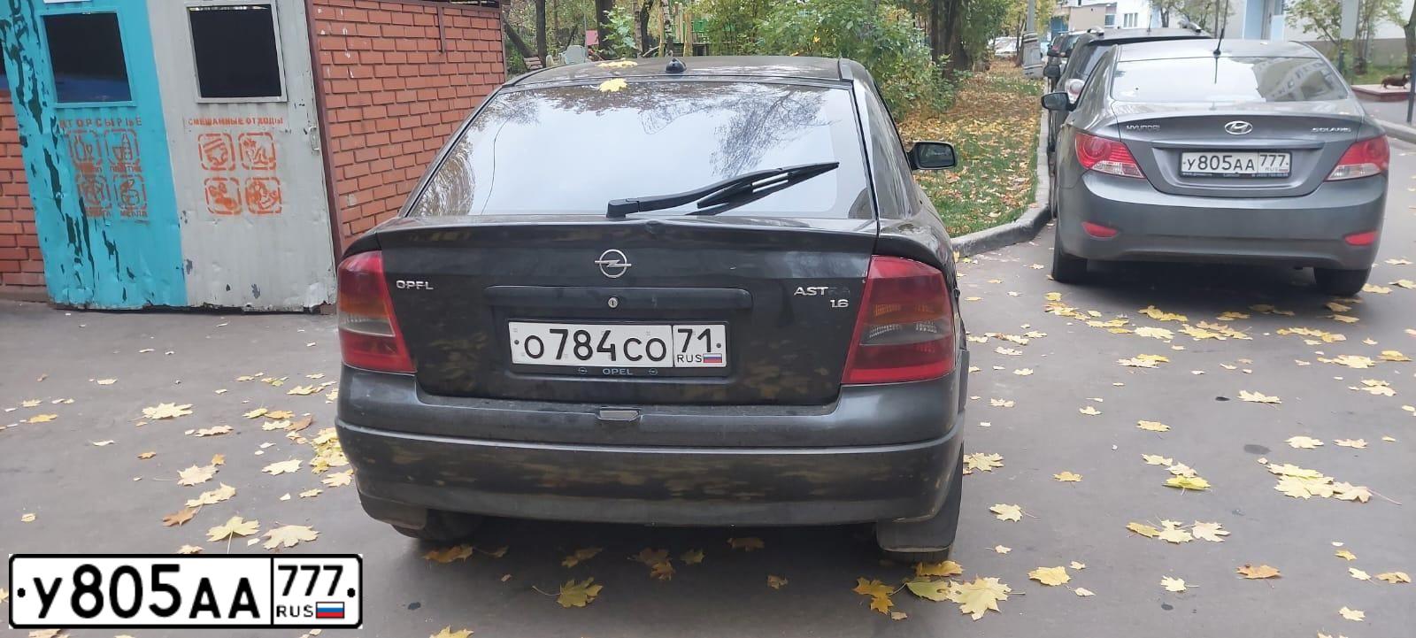 Фото автомобиля HYUNDAI SOLARIS, 2013 — госномер У805АА777. Цвет: СЕРЫЙ