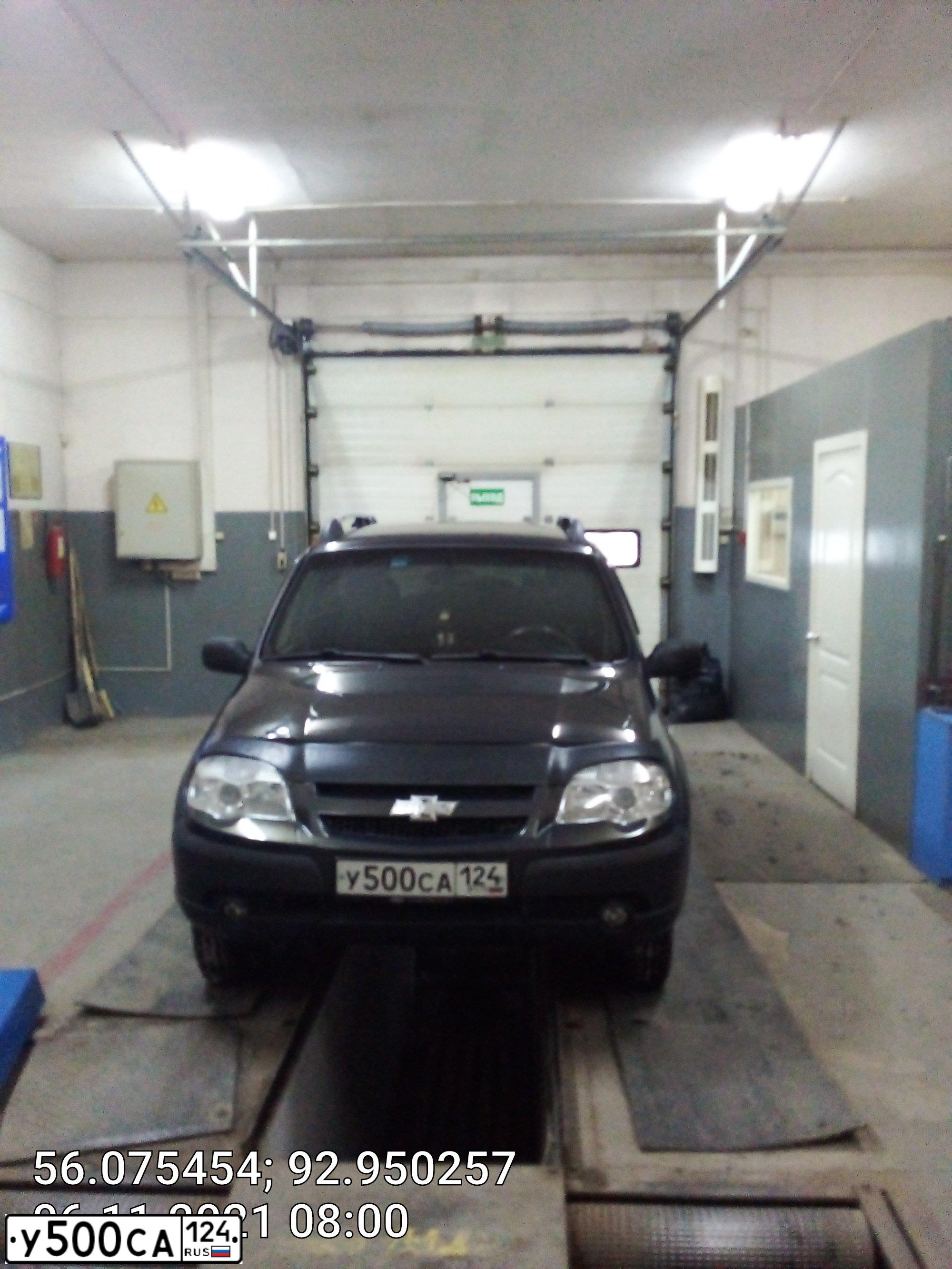 Фото автомобиля CHEVROLET NIVA, 2011 — госномер О594КМ124. Цвет: ЗЕЛЕНЫЙ
